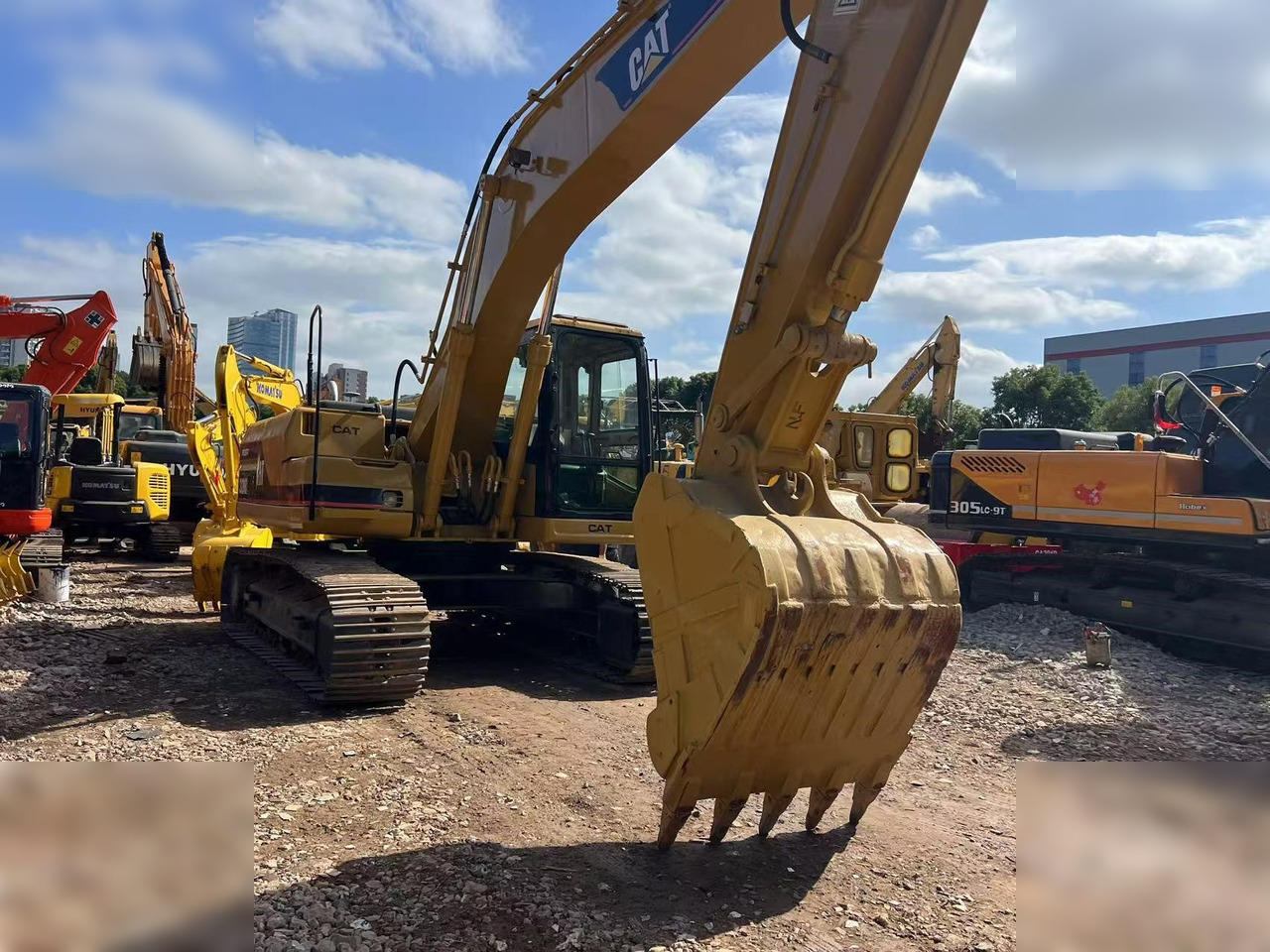 CATERPILLAR 320BL - Ekskavator me zinxhirë: foto 2 CATERPILLAR 320BL - Ekskavator me zinxhirë: foto 2