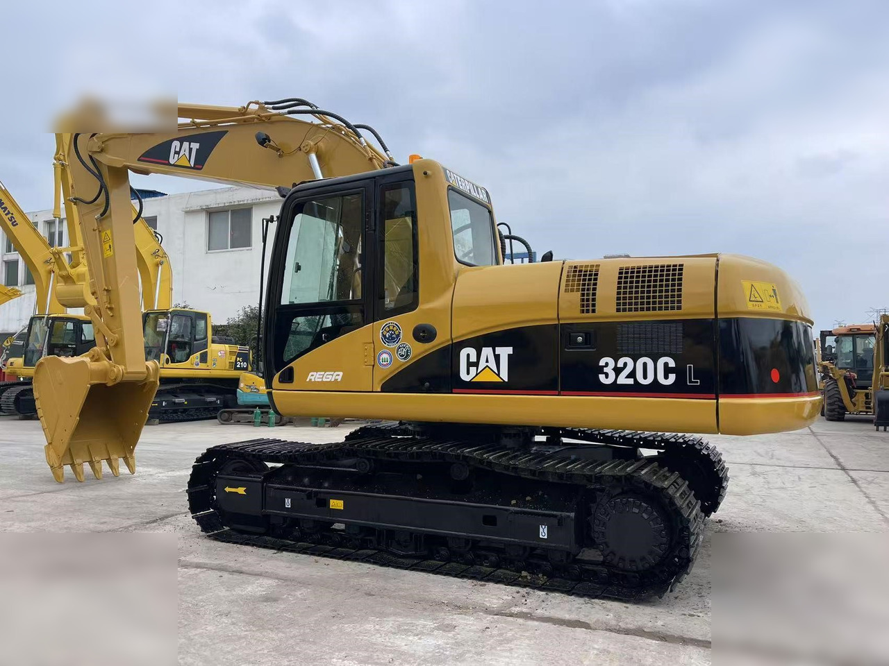 CATERPILLAR 320C - Ekskavator me zinxhirë: foto 2 CATERPILLAR 320C - Ekskavator me zinxhirë: foto 2