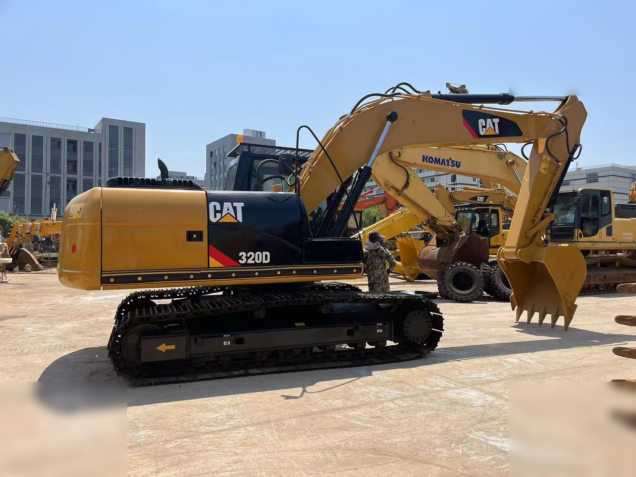 CATERPILLAR 320D - Ekskavator me zinxhirë: foto 2 CATERPILLAR 320D - Ekskavator me zinxhirë: foto 2