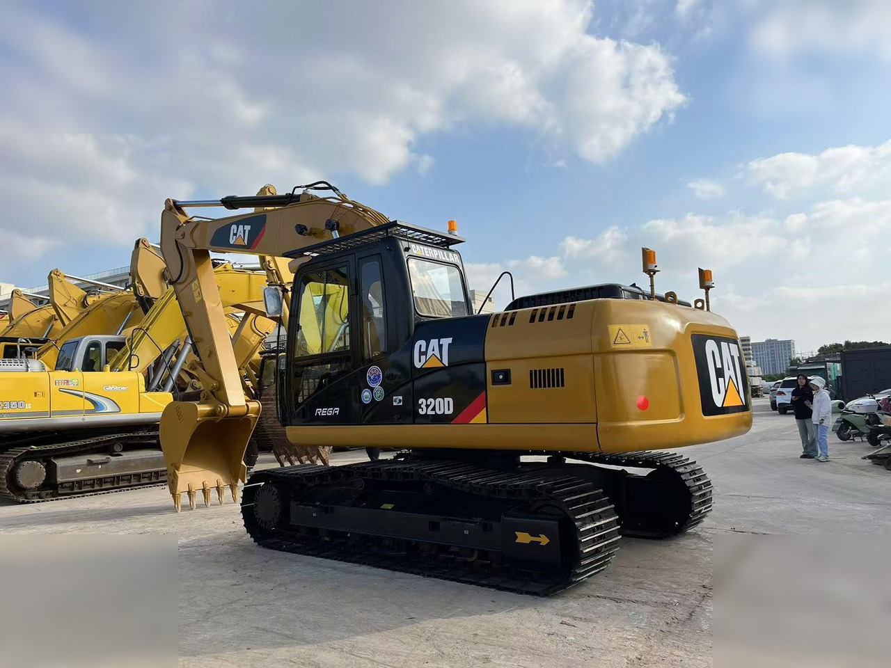CATERPILLAR 320D - Ekskavator me zinxhirë: foto 2 CATERPILLAR 320D - Ekskavator me zinxhirë: foto 2