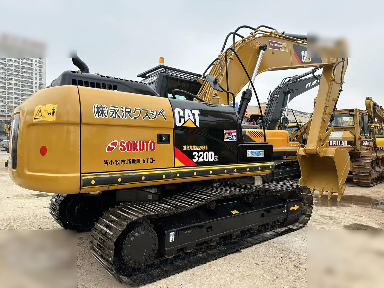 CATERPILLAR 320D2 - Ekskavator me zinxhirë: foto 2 CATERPILLAR 320D2 - Ekskavator me zinxhirë: foto 2