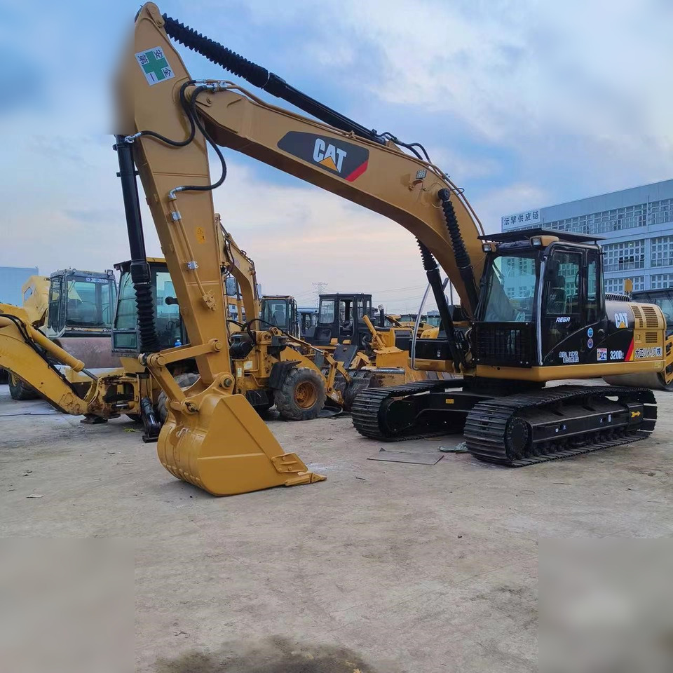 CATERPILLAR 320D2 - Ekskavator me zinxhirë: foto 2 CATERPILLAR 320D2 - Ekskavator me zinxhirë: foto 2