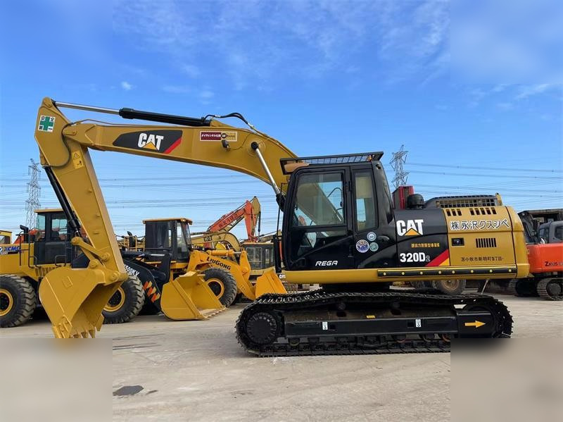 CATERPILLAR 320D2 - Ekskavator me zinxhirë: foto 1 CATERPILLAR 320D2 - Ekskavator me zinxhirë: foto 1