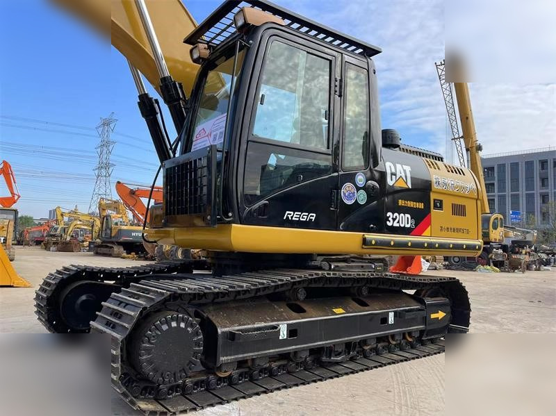 CATERPILLAR 320D2 - Ekskavator me zinxhirë: foto 3 CATERPILLAR 320D2 - Ekskavator me zinxhirë: foto 3