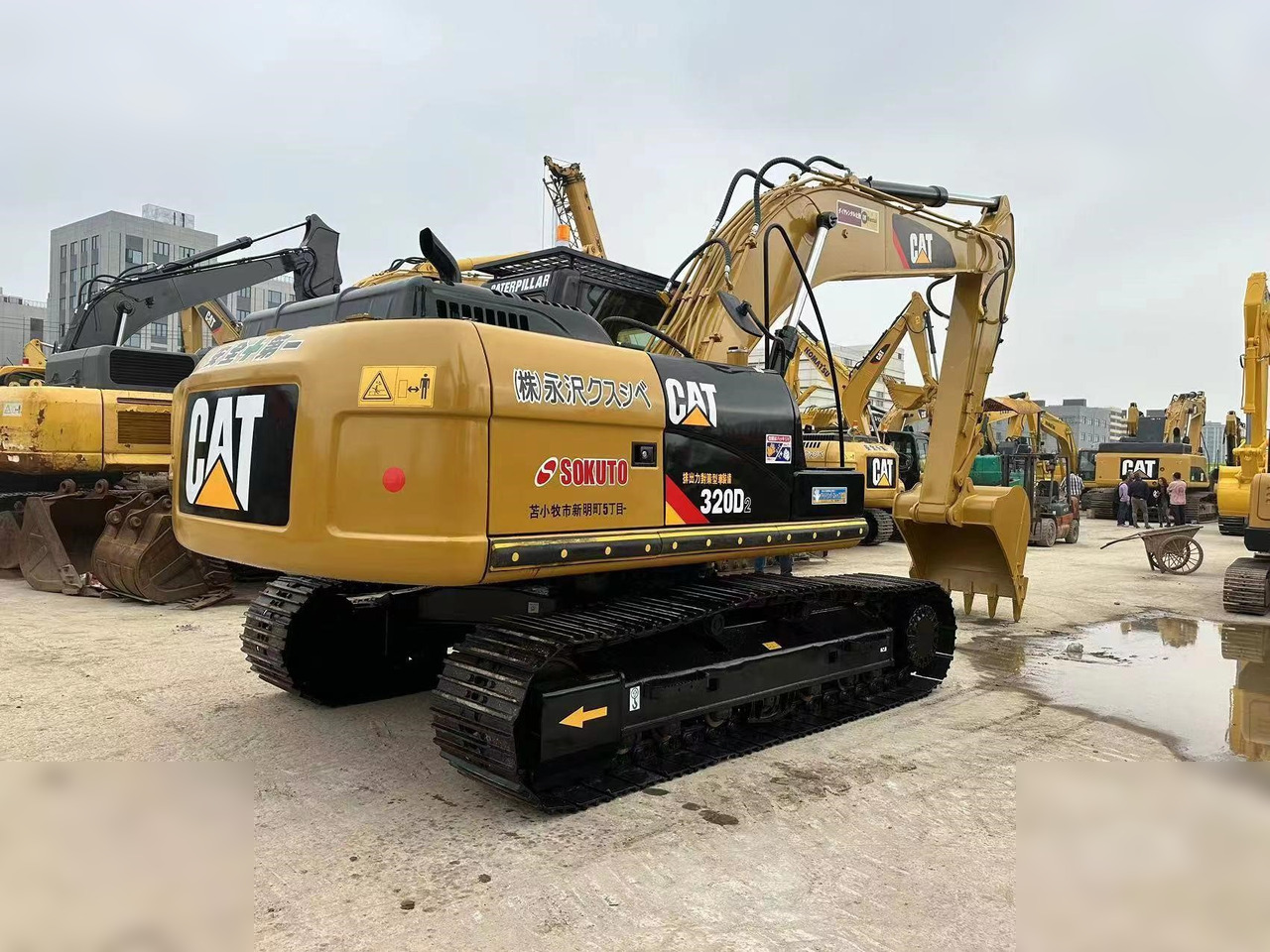 CATERPILLAR 320D2 - Ekskavator me zinxhirë: foto 3 CATERPILLAR 320D2 - Ekskavator me zinxhirë: foto 3