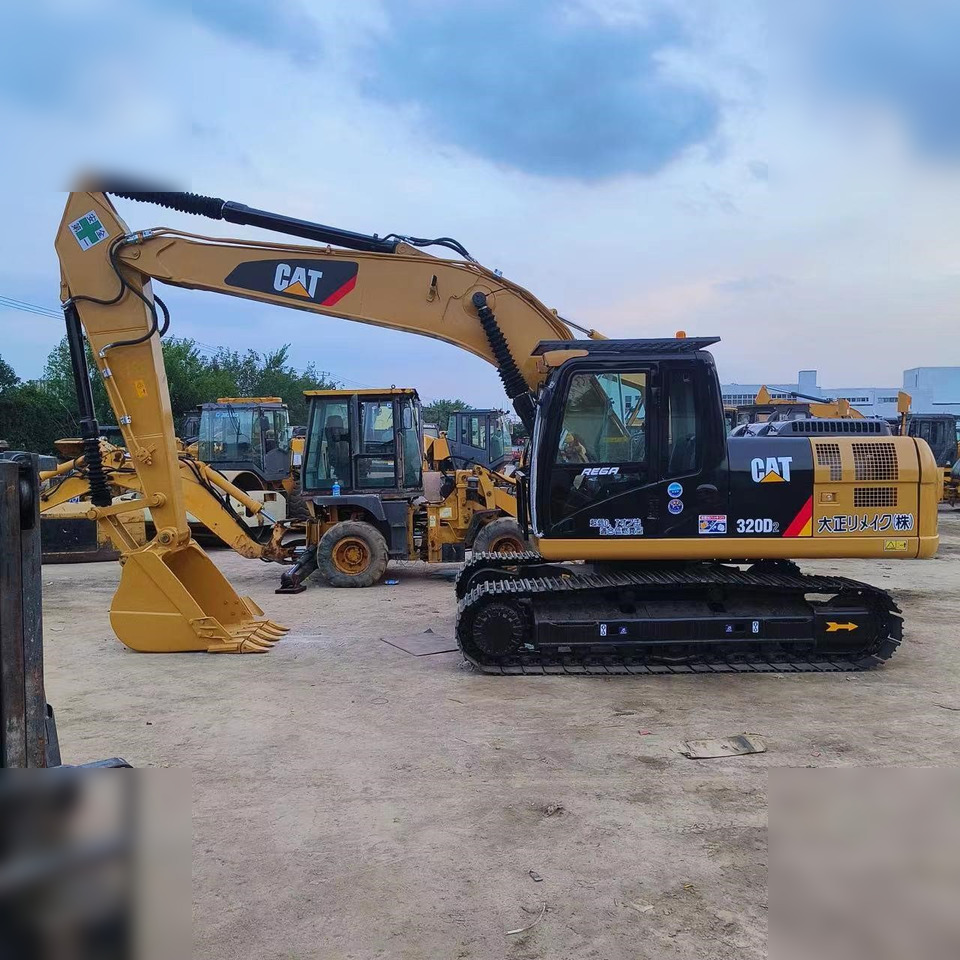 CATERPILLAR 320D2 - Ekskavator me zinxhirë: foto 1 CATERPILLAR 320D2 - Ekskavator me zinxhirë: foto 1