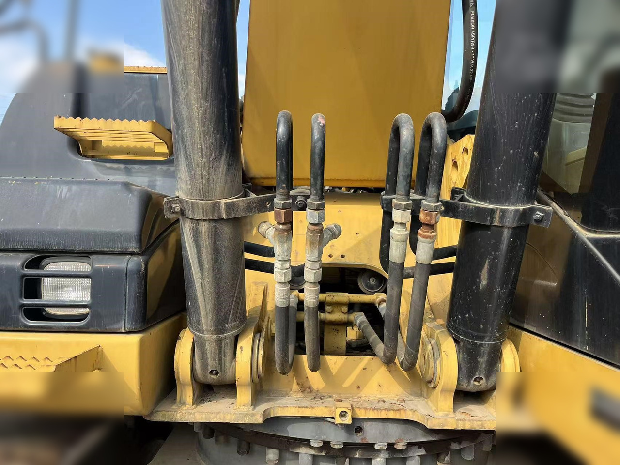 Ekskavator me zinxhirë CATERPILLAR 323D: foto 7