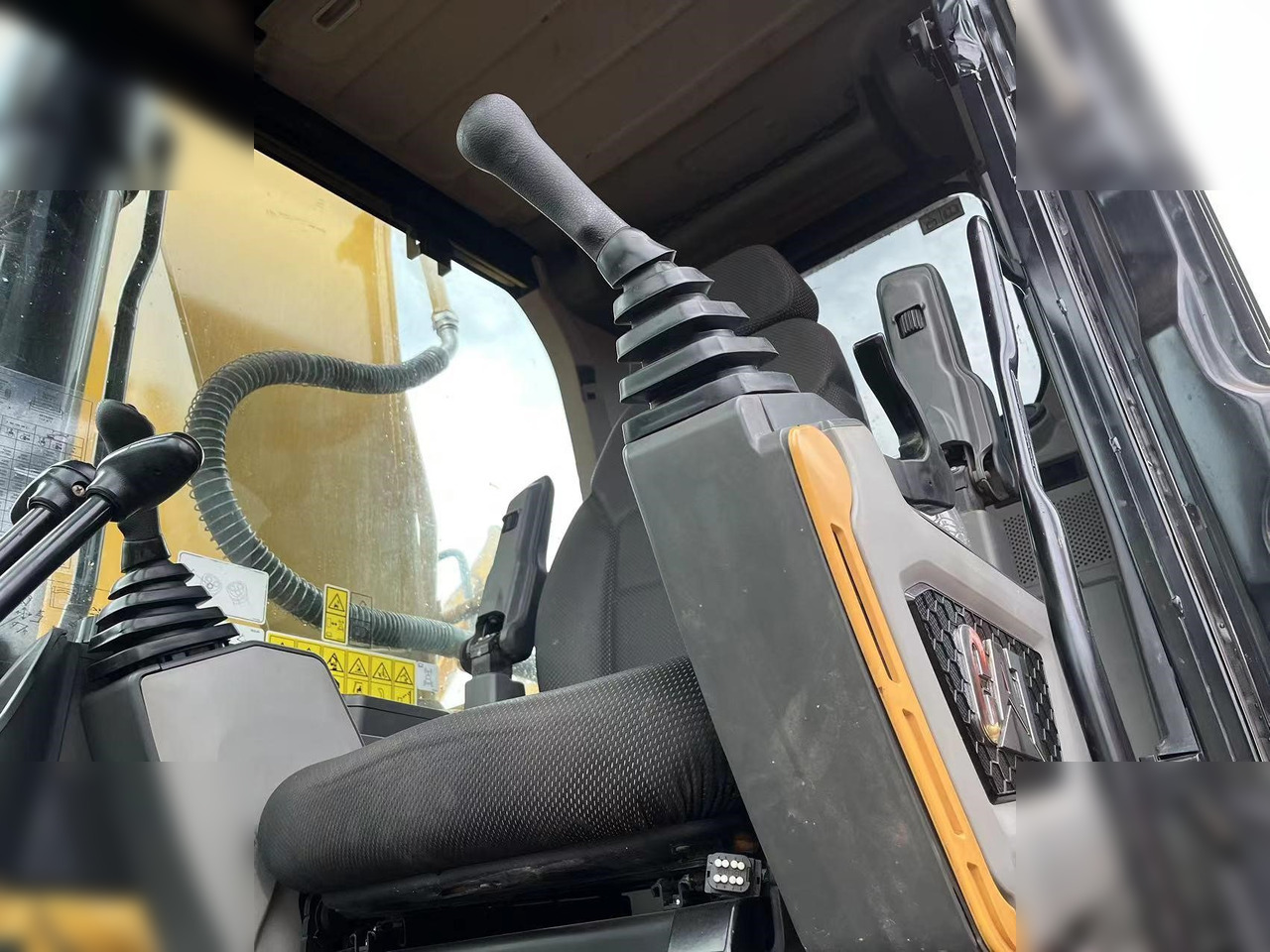 CATERPILLAR 330GC - Ekskavator me zinxhirë: foto 4 CATERPILLAR 330GC - Ekskavator me zinxhirë: foto 4