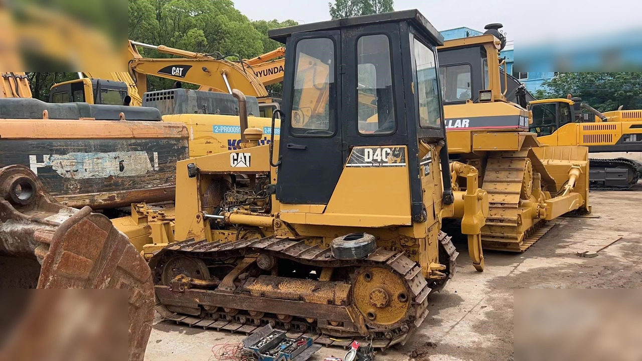 CATERPILLAR D4C - Buldozer: foto 5 CATERPILLAR D4C - Buldozer: foto 5