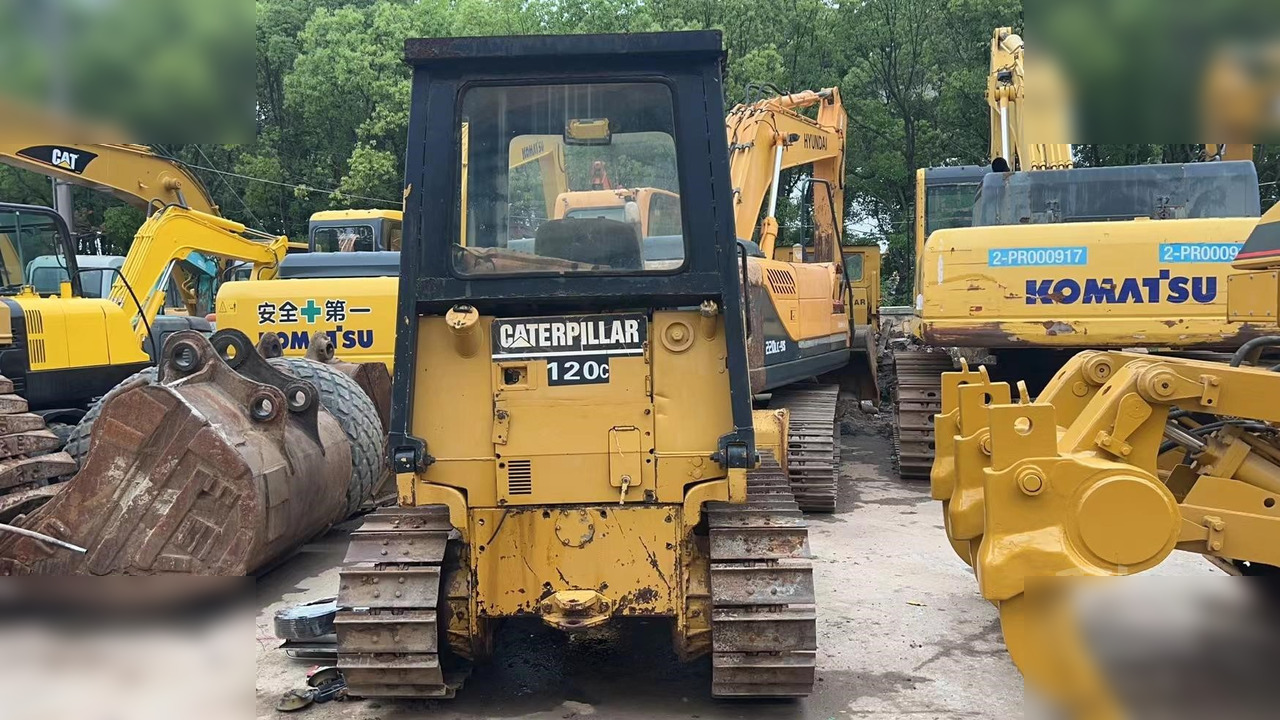 CATERPILLAR D4C - Buldozer: foto 4 CATERPILLAR D4C - Buldozer: foto 4