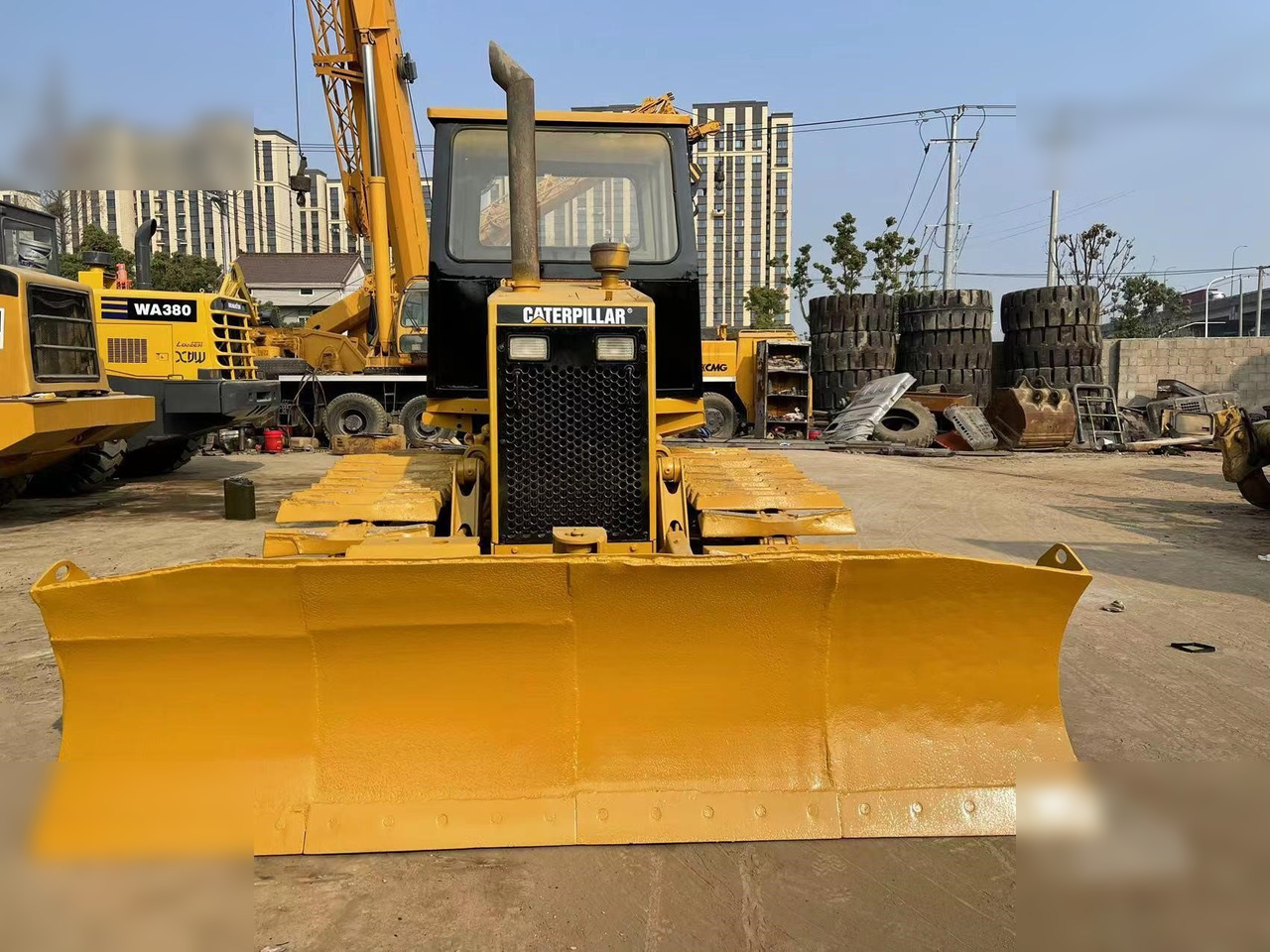 CATERPILLAR D4C - Buldozer: foto 2 CATERPILLAR D4C - Buldozer: foto 2