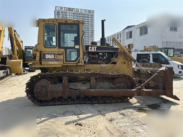 CATERPILLAR D6G - Buldozer: foto 1 CATERPILLAR D6G - Buldozer: foto 1
