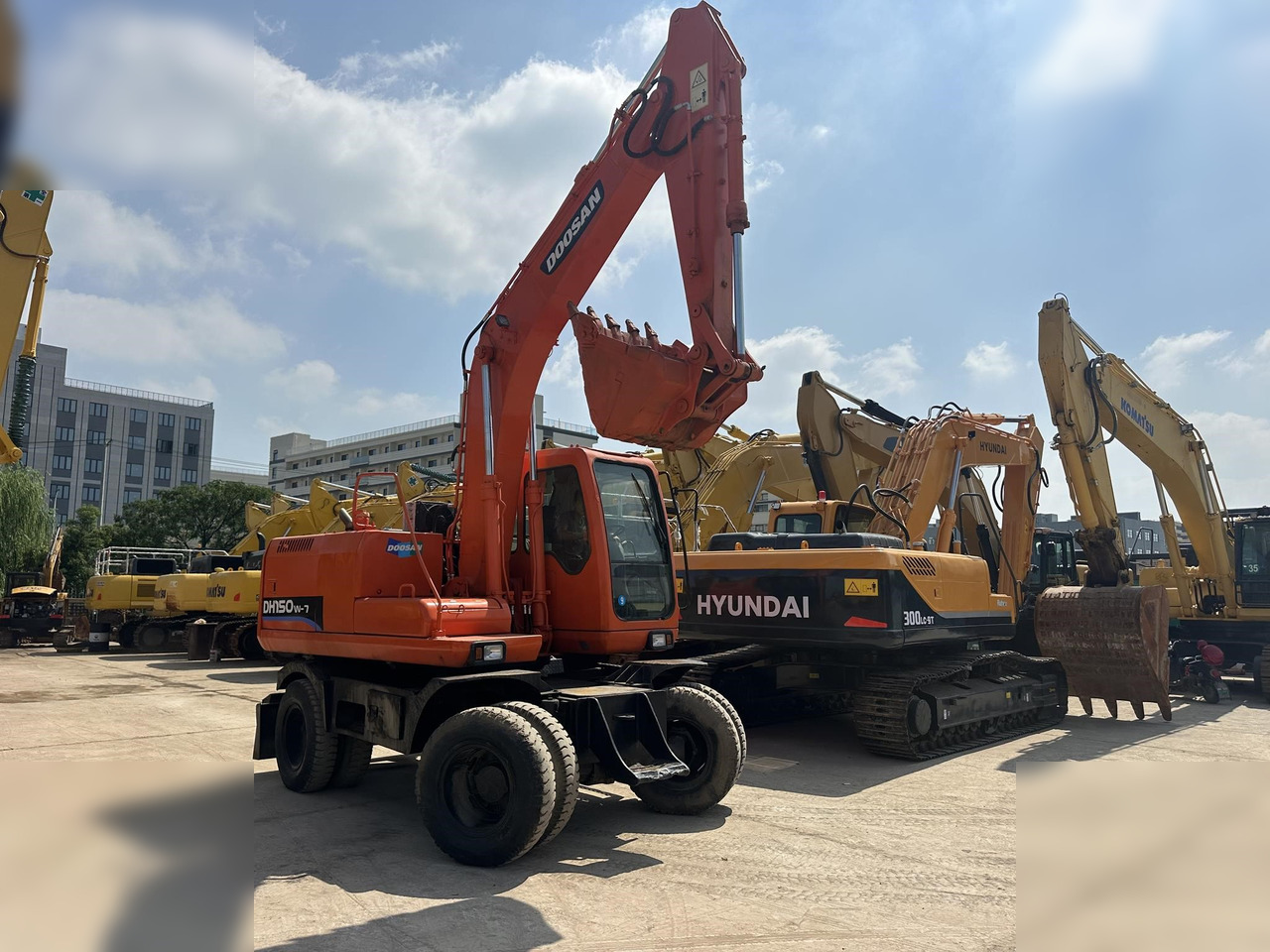 DOOSAN DH150W-7 - Ekskavator me goma: foto 4 DOOSAN DH150W-7 - Ekskavator me goma: foto 4
