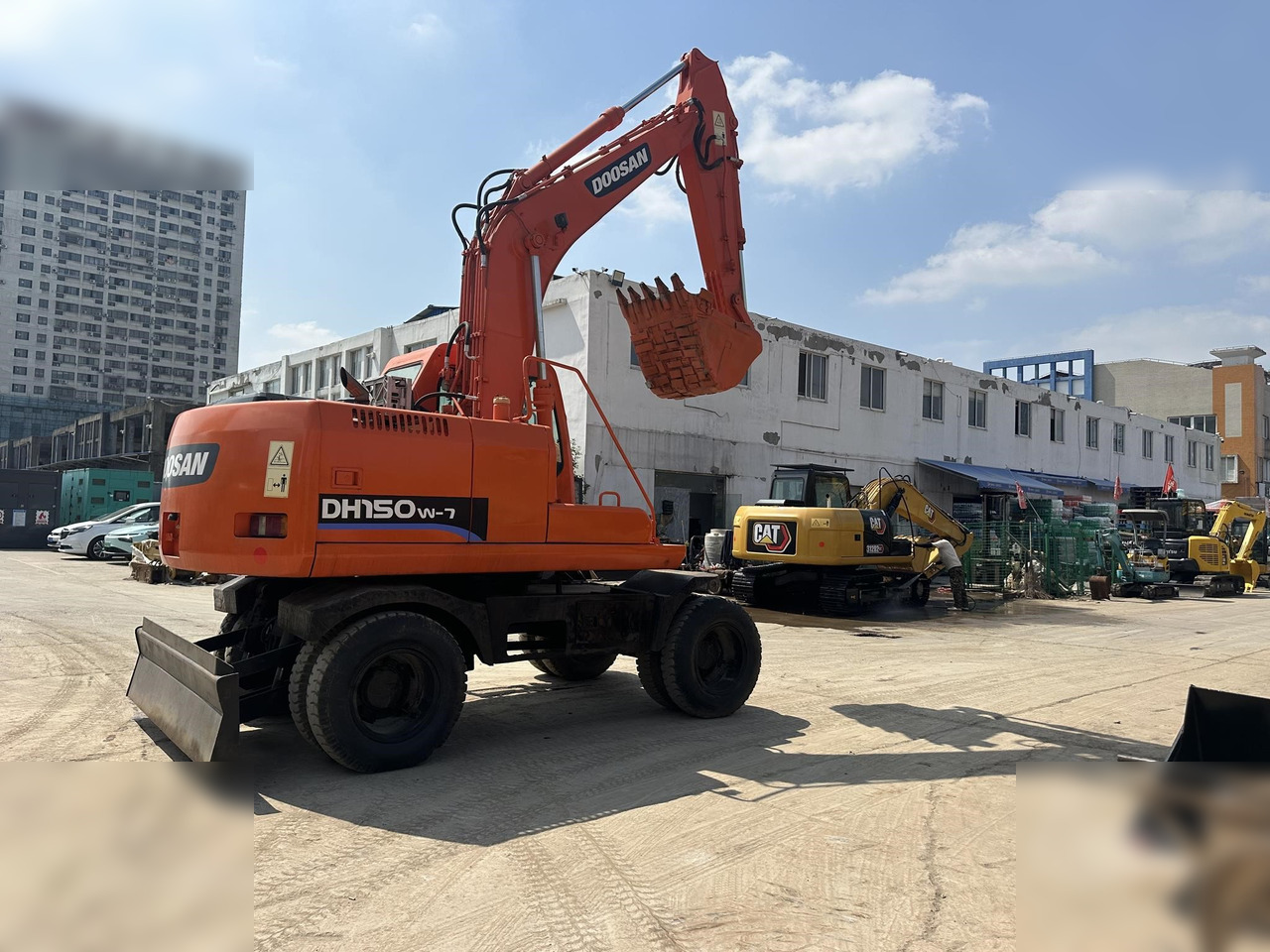 DOOSAN DH150W-7 - Ekskavator me goma: foto 1 DOOSAN DH150W-7 - Ekskavator me goma: foto 1