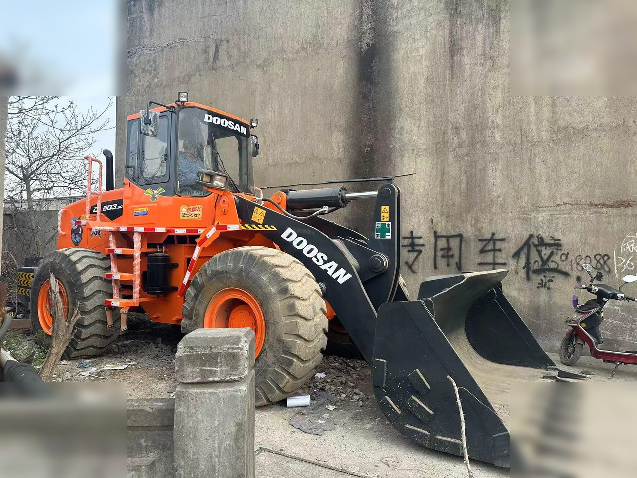 DOOSAN DL503 - Fadrom me goma: foto 1 DOOSAN DL503 - Fadrom me goma: foto 1