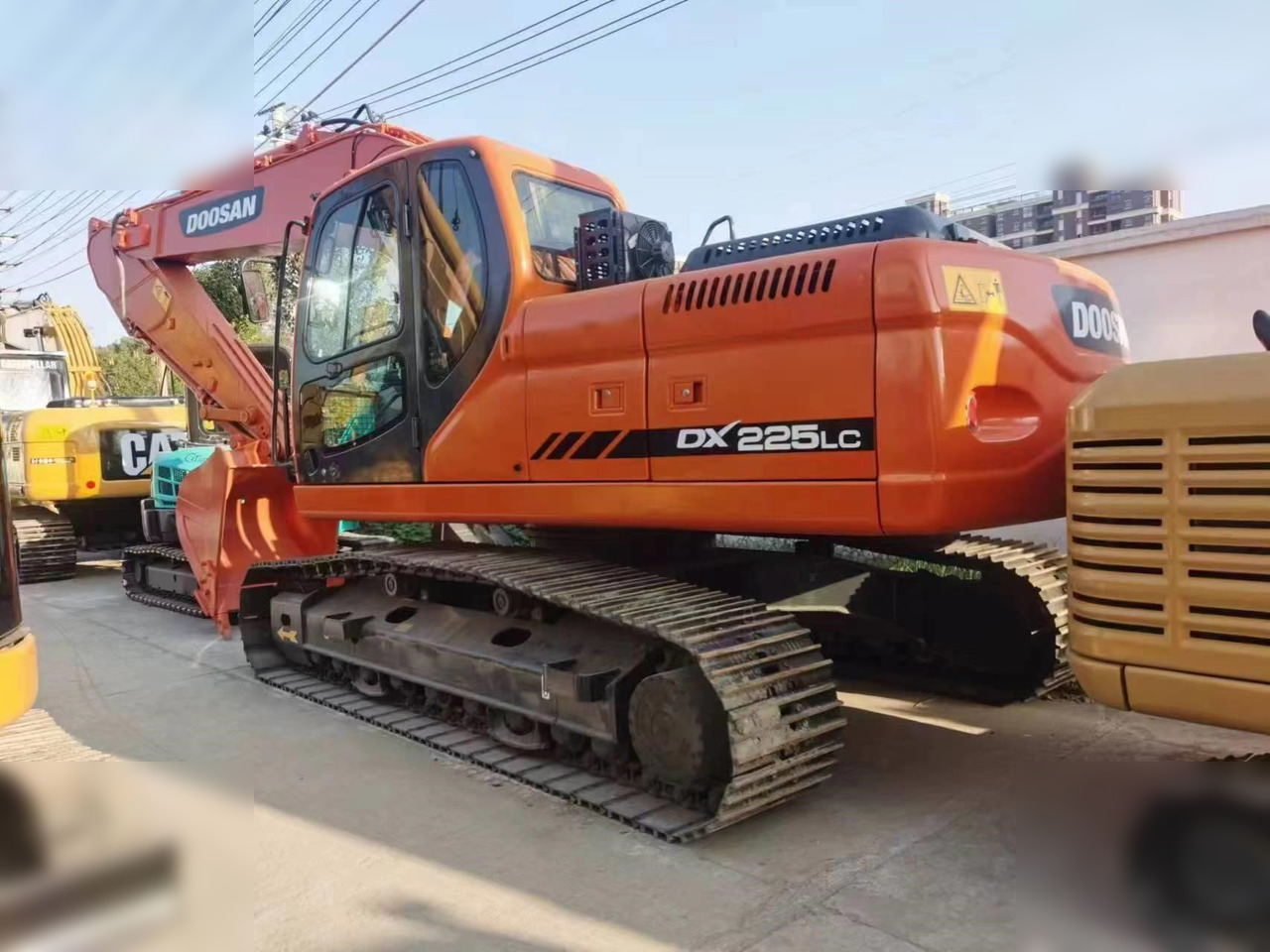 DOOSAN DX225 LC-5 - Ekskavator me zinxhirë: foto 1 DOOSAN DX225 LC-5 - Ekskavator me zinxhirë: foto 1