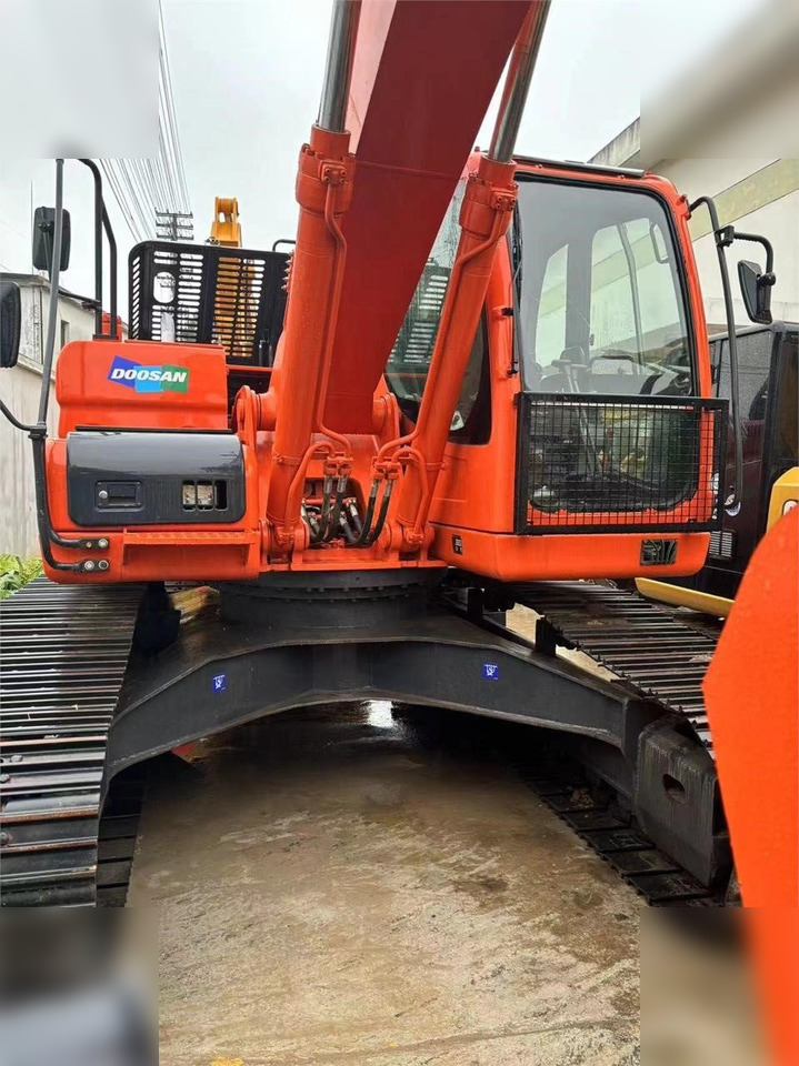 DOOSAN DX225 LC - Ekskavator me zinxhirë: foto 2 DOOSAN DX225 LC - Ekskavator me zinxhirë: foto 2