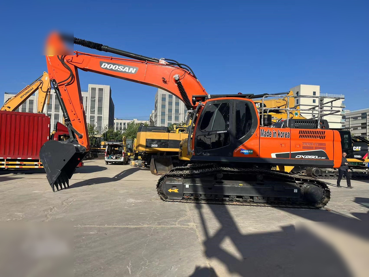 DOOSAN DX260 LC - Ekskavator me zinxhirë: foto 1 DOOSAN DX260 LC - Ekskavator me zinxhirë: foto 1
