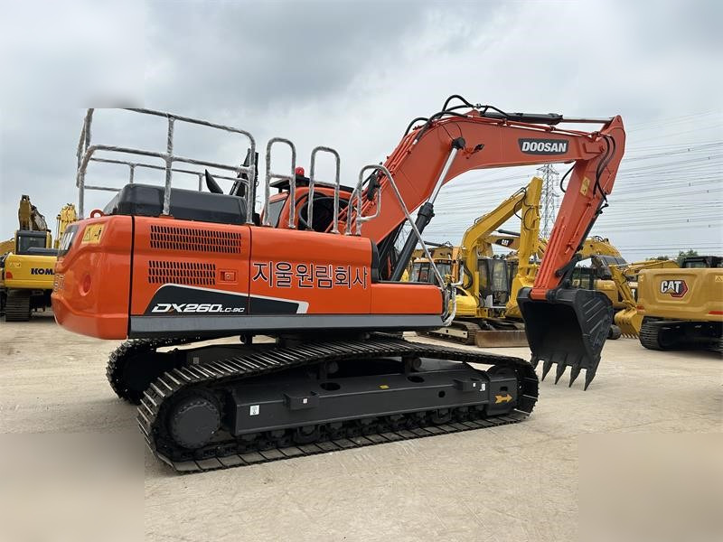 DOOSAN DX260 LC - Ekskavator me zinxhirë: foto 2 DOOSAN DX260 LC - Ekskavator me zinxhirë: foto 2