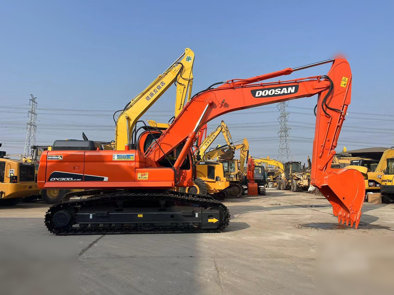 DOOSAN DX300 LC-9C - Ekskavator me zinxhirë: foto 1 DOOSAN DX300 LC-9C - Ekskavator me zinxhirë: foto 1