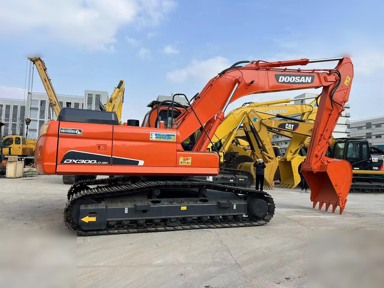 DOOSAN DX300 LC-9C - Ekskavator me zinxhirë: foto 2 DOOSAN DX300 LC-9C - Ekskavator me zinxhirë: foto 2