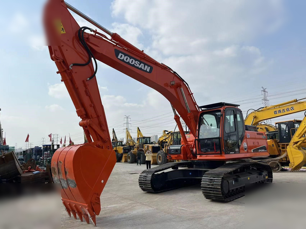 DOOSAN DX300 LC-9C - Ekskavator me zinxhirë: foto 2 DOOSAN DX300 LC-9C - Ekskavator me zinxhirë: foto 2