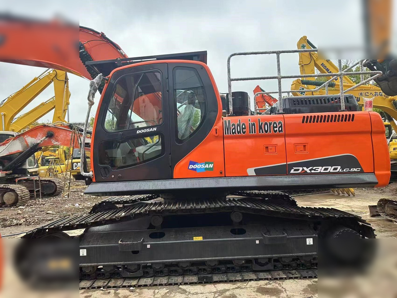 DOOSAN DX300 LC - Ekskavator me zinxhirë: foto 2 DOOSAN DX300 LC - Ekskavator me zinxhirë: foto 2