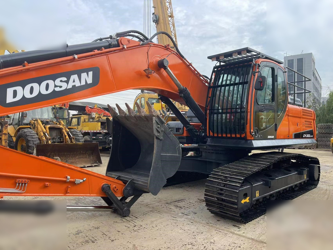 DOOSAN DX300 LCA - Ekskavator me zinxhirë: foto 2 DOOSAN DX300 LCA - Ekskavator me zinxhirë: foto 2