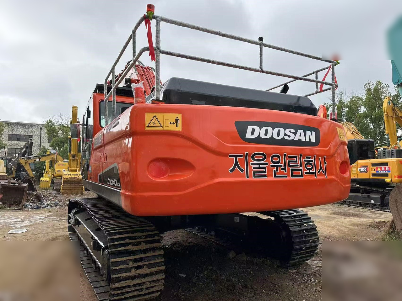 DOOSAN DX340 LCA - Ekskavator me zinxhirë: foto 5 DOOSAN DX340 LCA - Ekskavator me zinxhirë: foto 5
