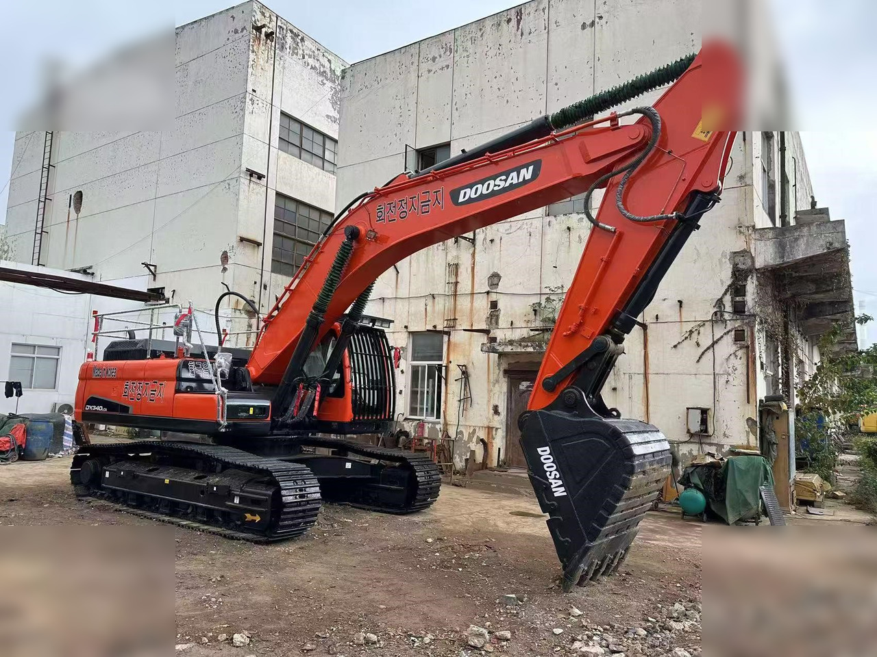 DOOSAN DX340 LCA - Ekskavator me zinxhirë: foto 4 DOOSAN DX340 LCA - Ekskavator me zinxhirë: foto 4