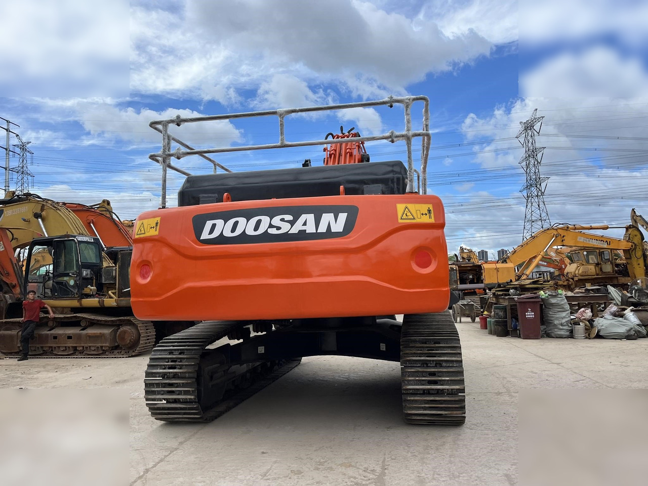 DOOSAN DX340 LCA - Ekskavator me zinxhirë: foto 4 DOOSAN DX340 LCA - Ekskavator me zinxhirë: foto 4