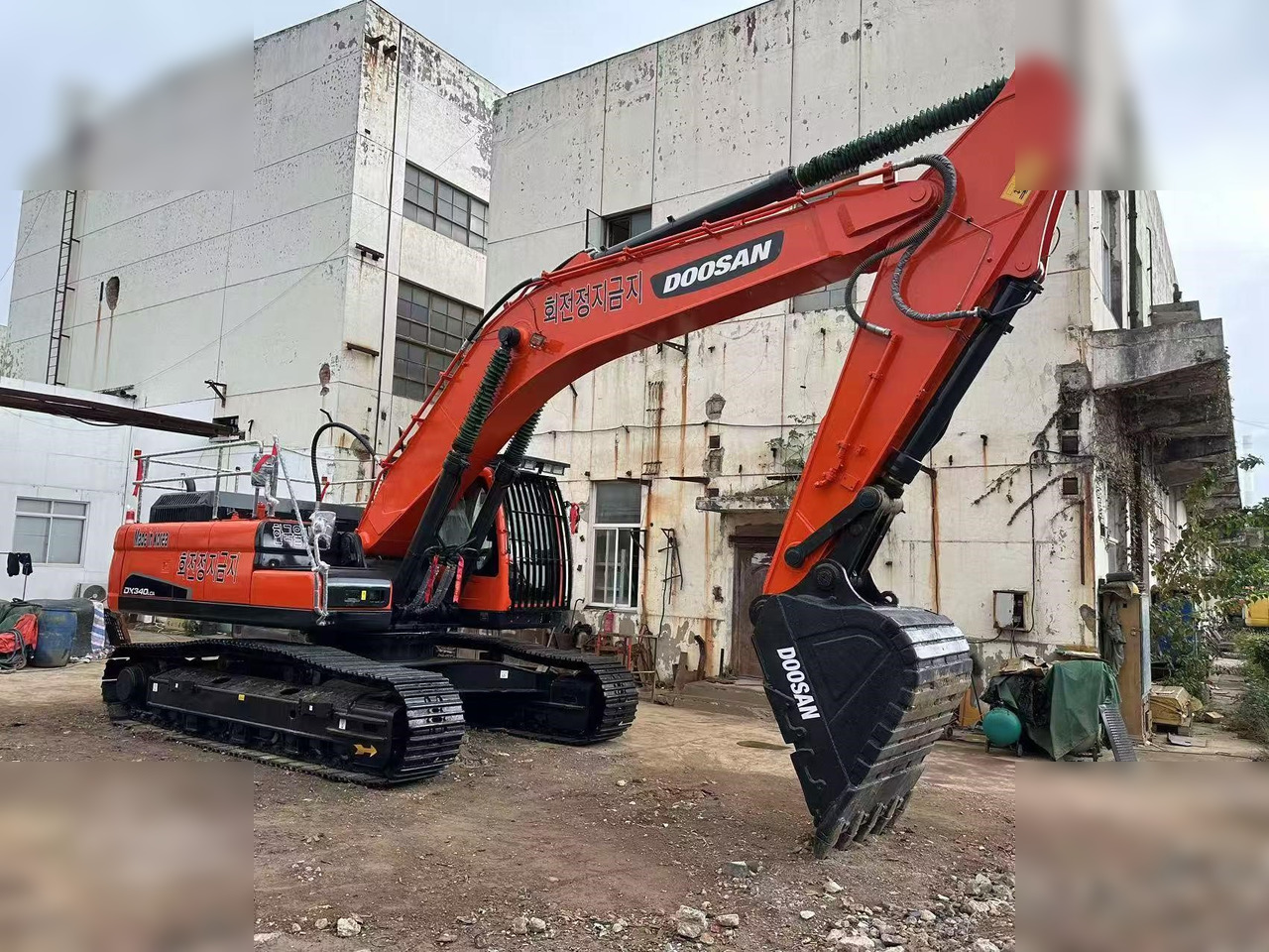 DOOSAN DX340 LCA - Ekskavator me zinxhirë: foto 3 DOOSAN DX340 LCA - Ekskavator me zinxhirë: foto 3