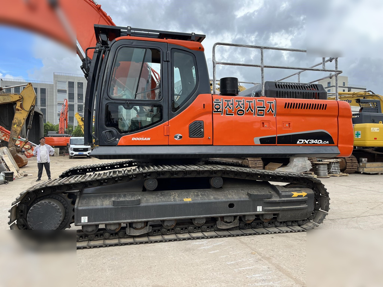 DOOSAN DX340 LCA - Ekskavator me zinxhirë: foto 5 DOOSAN DX340 LCA - Ekskavator me zinxhirë: foto 5