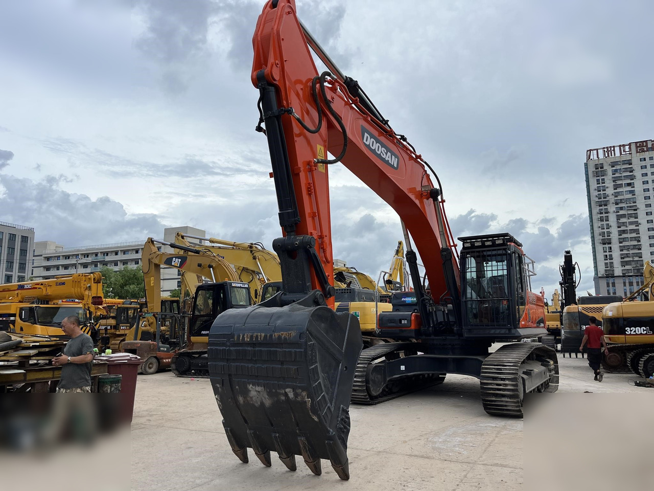DOOSAN DX340 LCA - Ekskavator me zinxhirë: foto 1 DOOSAN DX340 LCA - Ekskavator me zinxhirë: foto 1