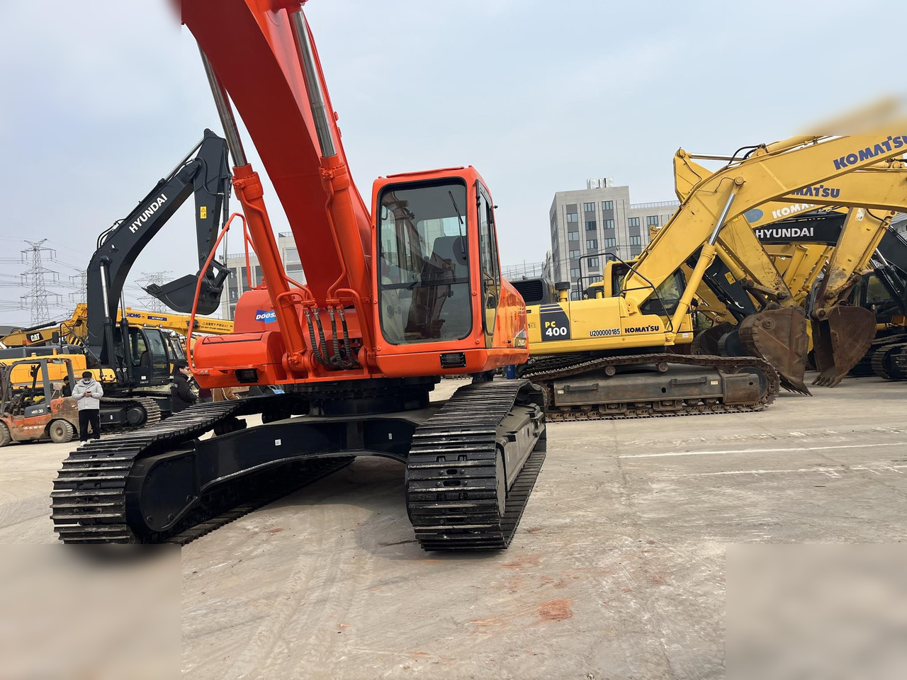 DOOSAN DX420 LC-9C - Ekskavator me zinxhirë: foto 4 DOOSAN DX420 LC-9C - Ekskavator me zinxhirë: foto 4
