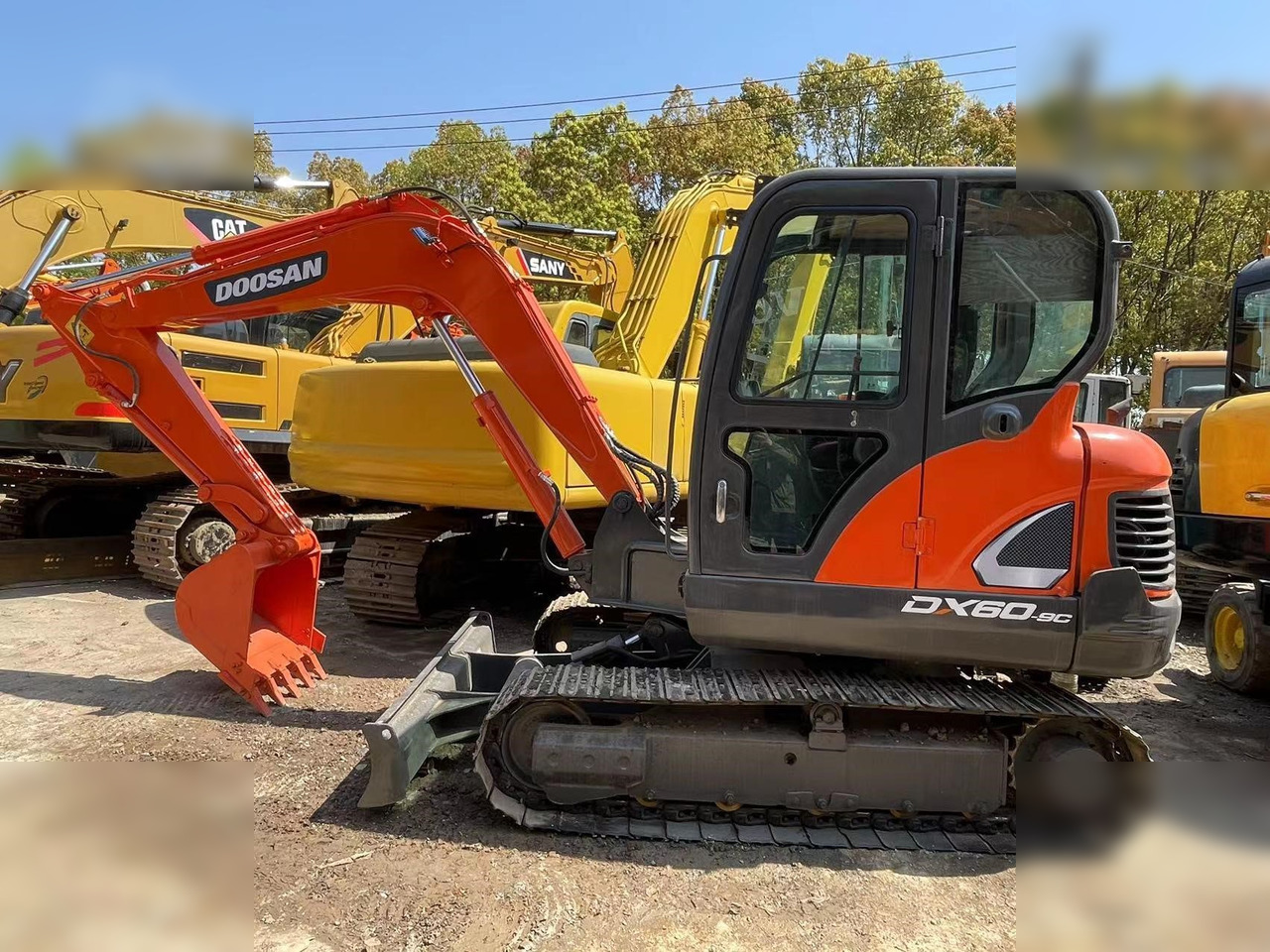 DOOSAN DX60-9C - Ekskavator me zinxhirë: foto 1 DOOSAN DX60-9C - Ekskavator me zinxhirë: foto 1
