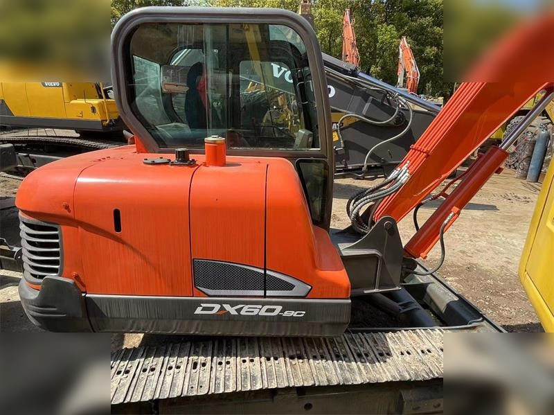 DOOSAN DX60E-9C - Miniekskavator: foto 2 DOOSAN DX60E-9C - Miniekskavator: foto 2