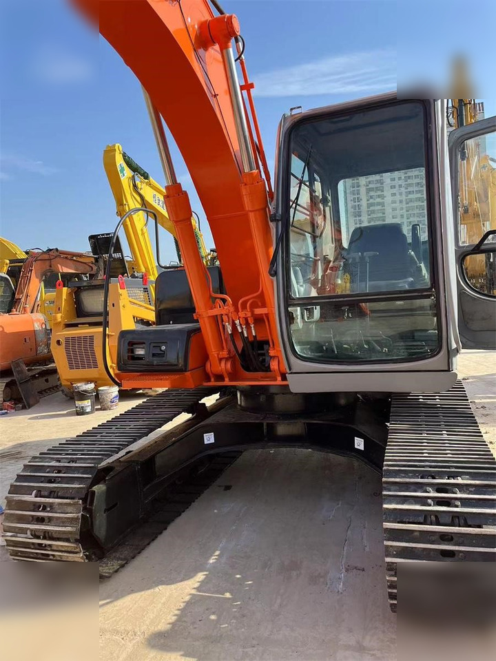 HITACHI EX120-5 - Ekskavator me zinxhirë: foto 5 HITACHI EX120-5 - Ekskavator me zinxhirë: foto 5
