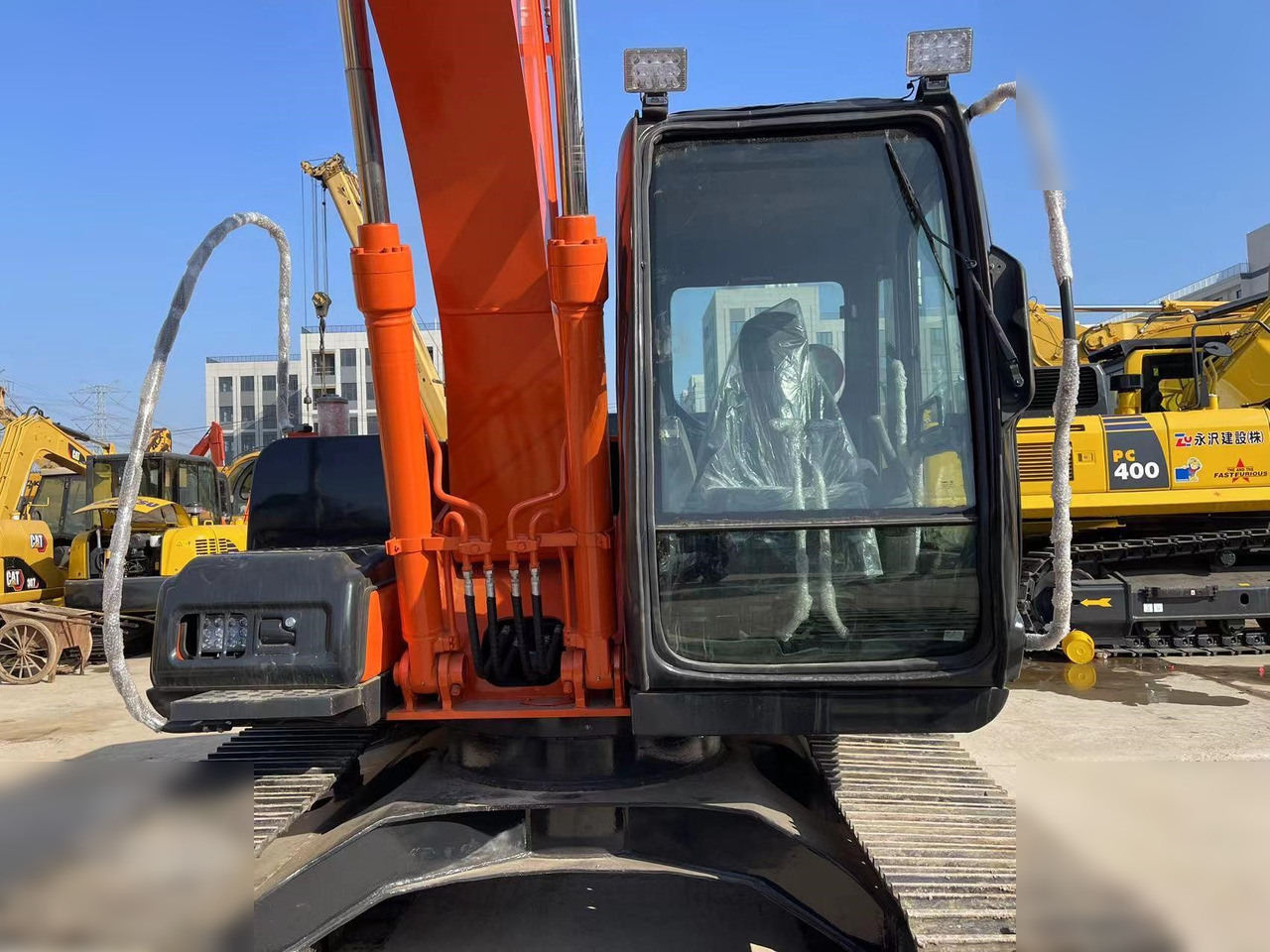 HITACHI ZX120 - Ekskavator me zinxhirë: foto 3 HITACHI ZX120 - Ekskavator me zinxhirë: foto 3