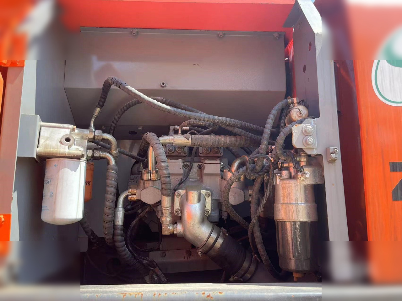 HITACHI ZX200-3 - Ekskavator me zinxhirë: foto 5 HITACHI ZX200-3 - Ekskavator me zinxhirë: foto 5