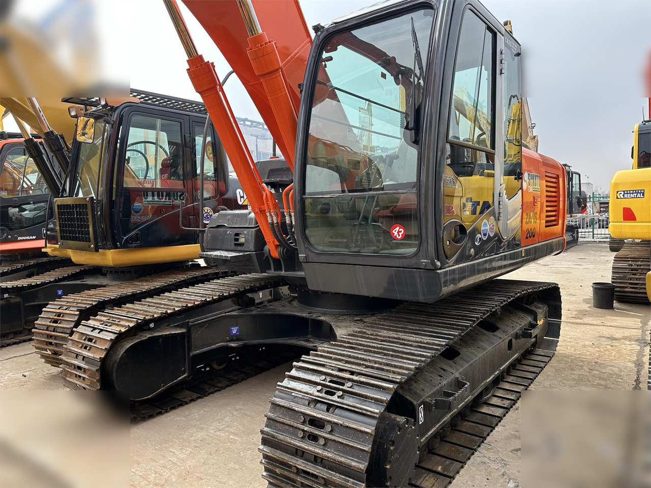 HITACHI ZX200-3G - Ekskavator me zinxhirë: foto 2 HITACHI ZX200-3G - Ekskavator me zinxhirë: foto 2