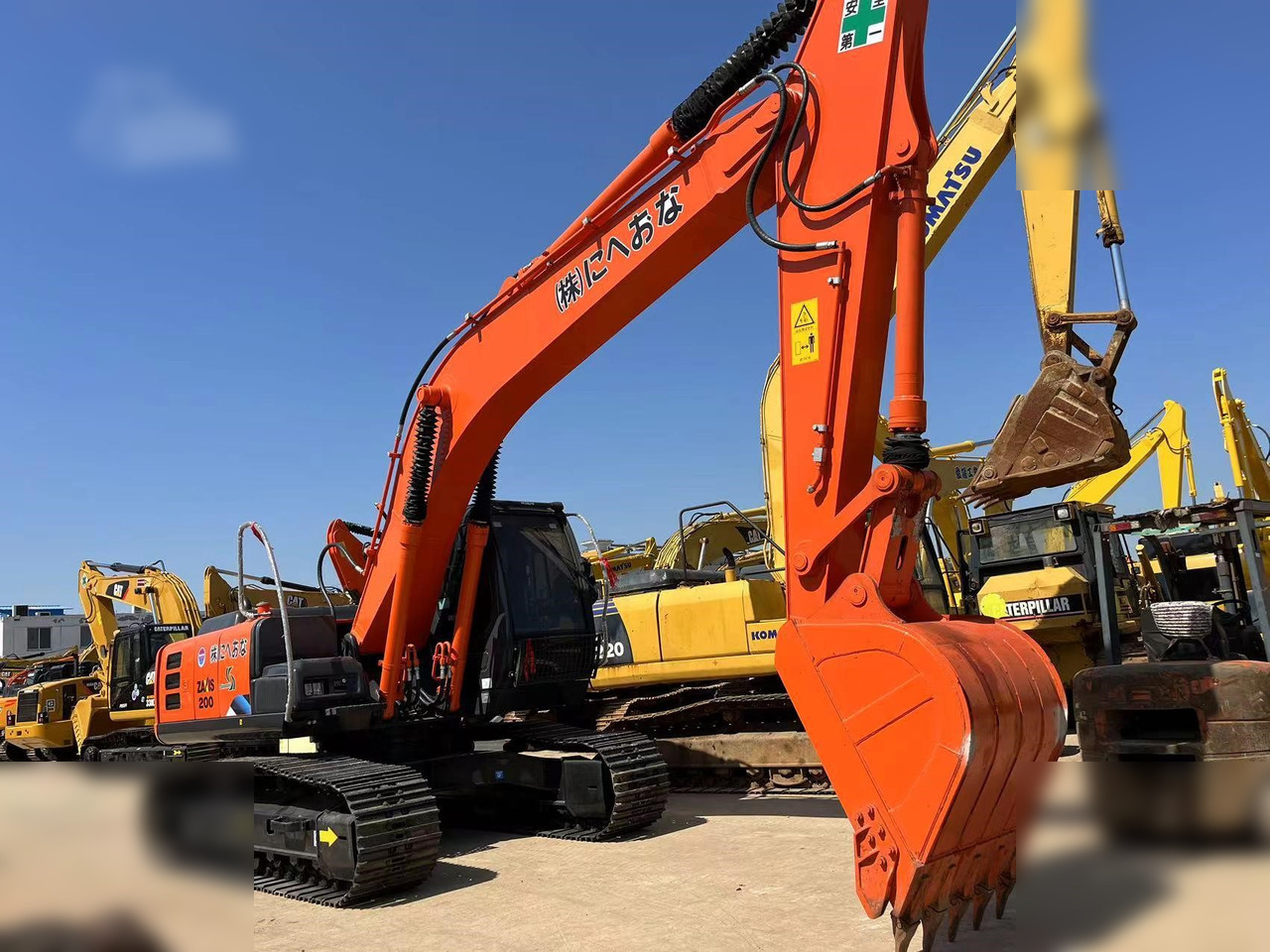 HITACHI ZX200-3G - Ekskavator me zinxhirë: foto 1 HITACHI ZX200-3G - Ekskavator me zinxhirë: foto 1