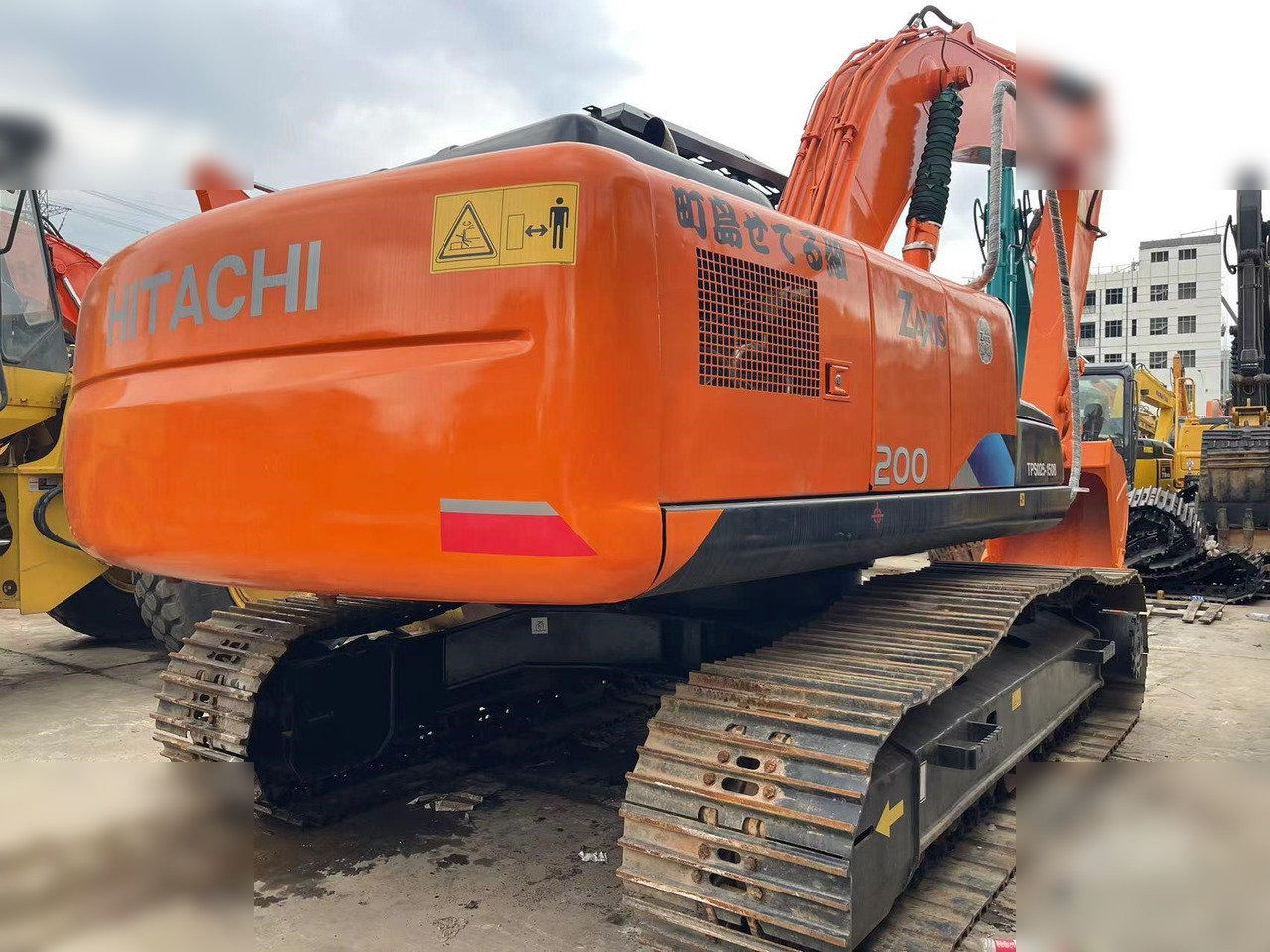 HITACHI ZX200 - Ekskavator me zinxhirë: foto 2 HITACHI ZX200 - Ekskavator me zinxhirë: foto 2