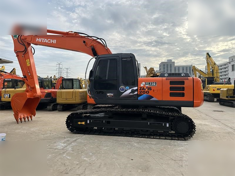 HITACHI ZX200 LC - Ekskavator me zinxhirë: foto 1 HITACHI ZX200 LC - Ekskavator me zinxhirë: foto 1