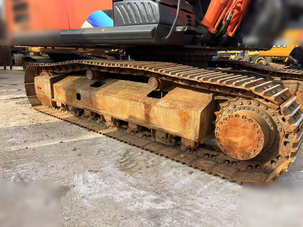 HITACHI ZX350H-5G - Ekskavator me zinxhirë: foto 4 HITACHI ZX350H-5G - Ekskavator me zinxhirë: foto 4