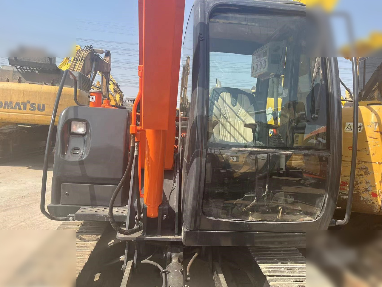 HITACHI ZX60 - Ekskavator me zinxhirë: foto 3 HITACHI ZX60 - Ekskavator me zinxhirë: foto 3