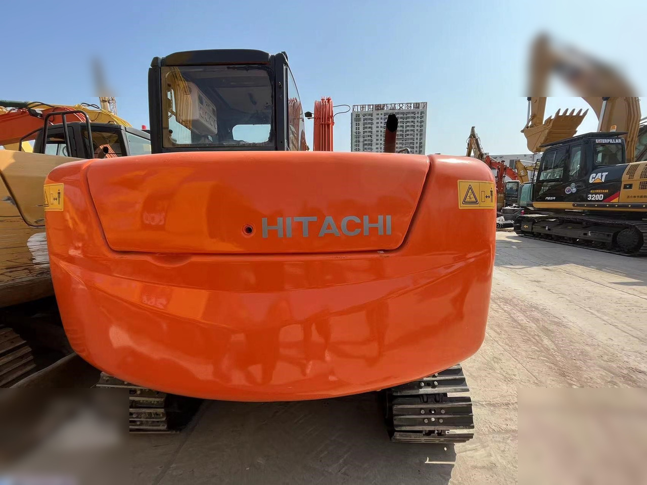 HITACHI ZX60 - Ekskavator me zinxhirë: foto 2 HITACHI ZX60 - Ekskavator me zinxhirë: foto 2