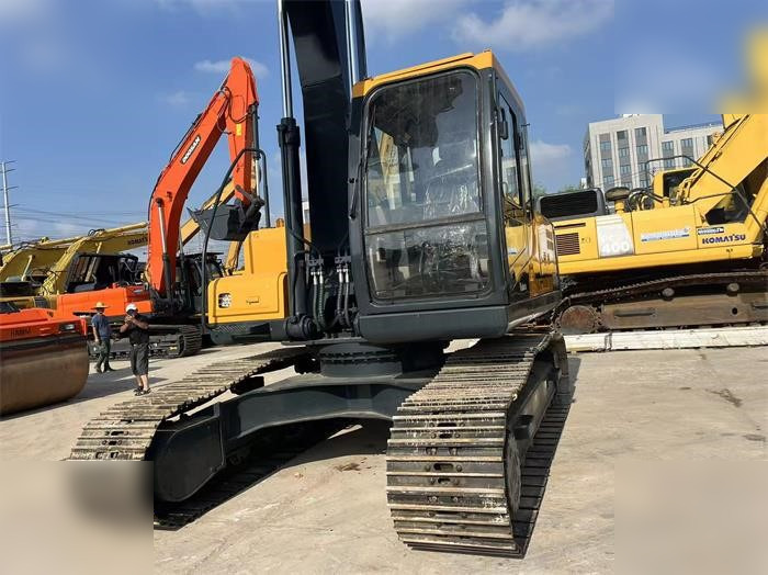 HYUNDAI HX220HD - Ekskavator me zinxhirë: foto 5 HYUNDAI HX220HD - Ekskavator me zinxhirë: foto 5