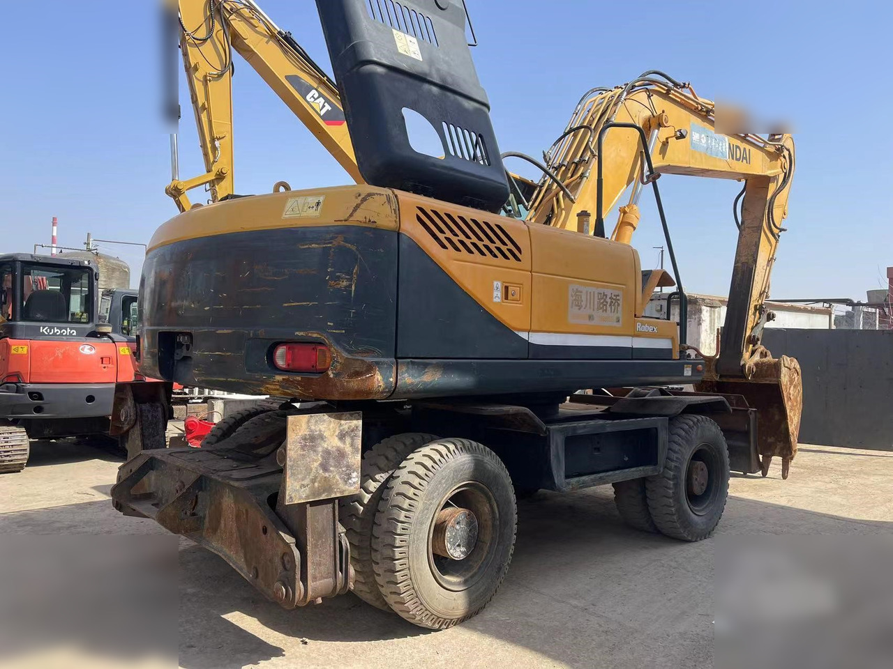 HYUNDAI ROBEX 210W-9 - Ekskavator me goma: foto 3 HYUNDAI ROBEX 210W-9 - Ekskavator me goma: foto 3