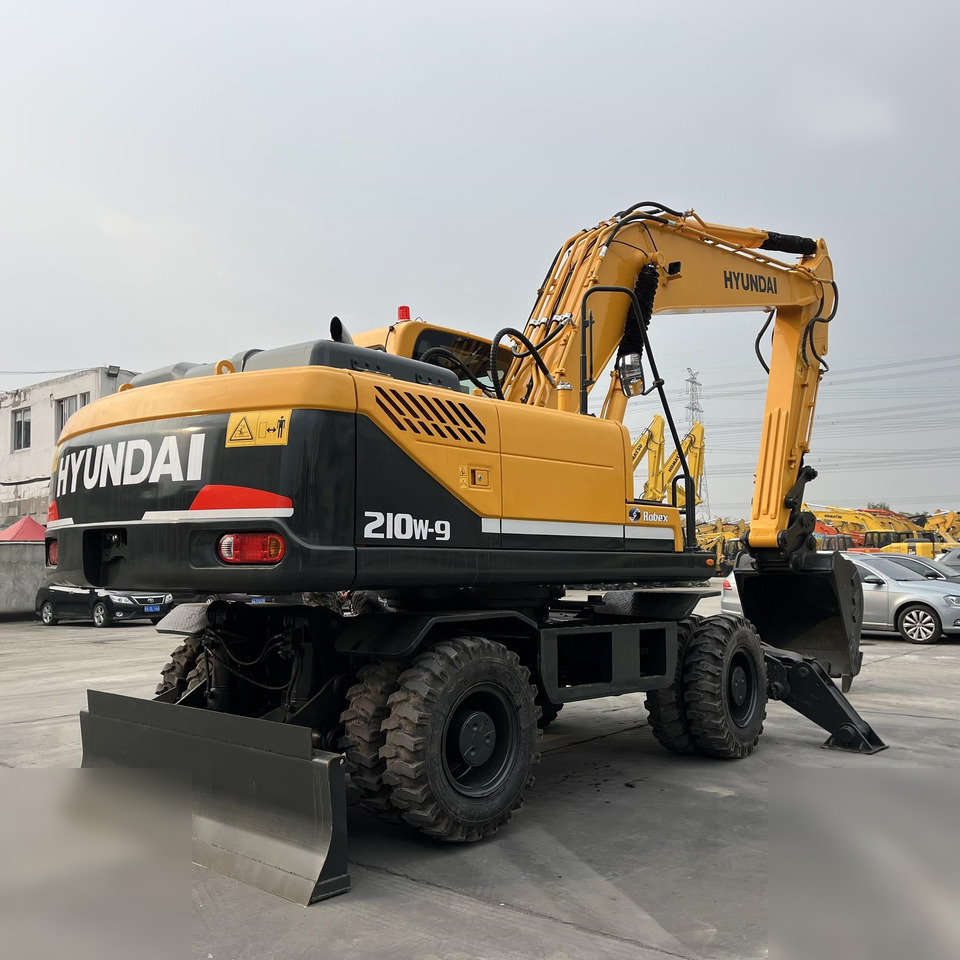 HYUNDAI ROBEX 210W-9 - Ekskavator me goma: foto 3 HYUNDAI ROBEX 210W-9 - Ekskavator me goma: foto 3